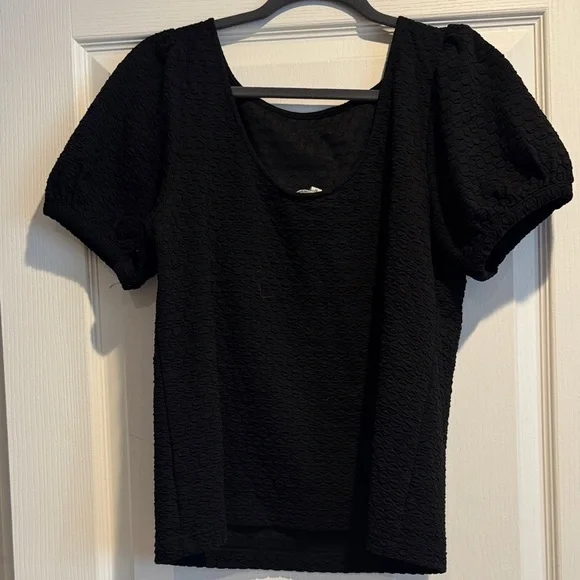 Elegant Black Textured Women's Blouse - Picture 7 of 8